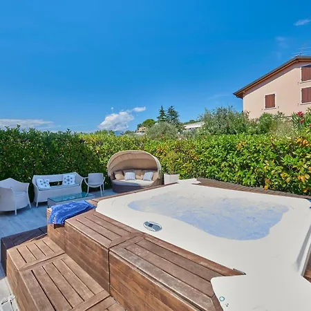 Luxury Adele Pool & Privat Whirlpool Бардолино