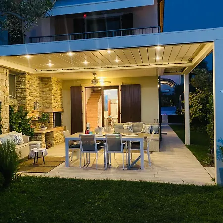 Hotell Luxury Adele Pool & Privat Whirlpool *