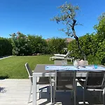 Отель Luxury Adele Pool & Privat Whirlpool Бардолино