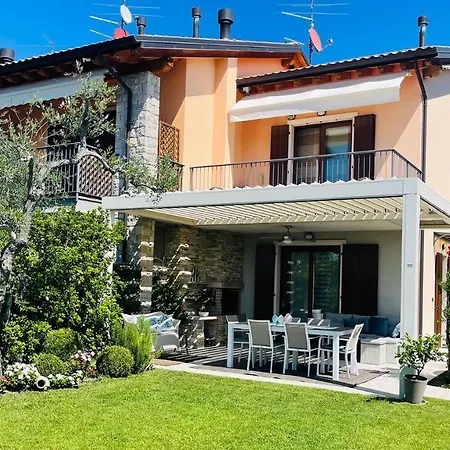 Luxury Adele Pool & Privat Whirlpool * Бардолино
