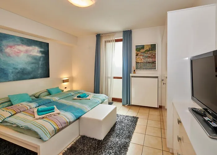 Luxury Adele Pool & Privat Whirlpool מלון