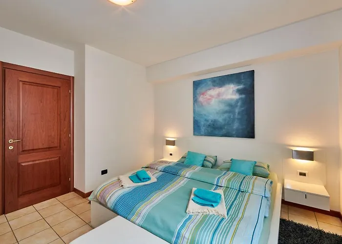 Luxury Adele Pool & Privat Whirlpool * ברדולינו