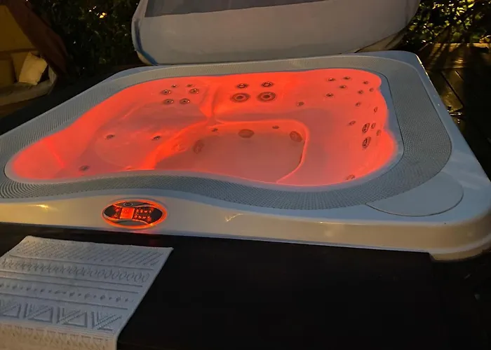 מלון Luxury Adele Pool & Privat Whirlpool ברדולינו