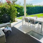 Luxury Adele Pool & Privat Whirlpool Otel
