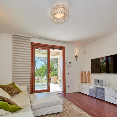 ホテル Luxury Adele Pool & Privat Whirlpool *