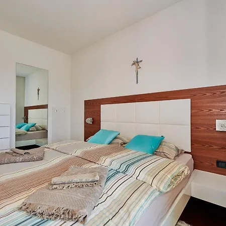 Luxury Adele Pool & Privat Whirlpool バルドリーノ