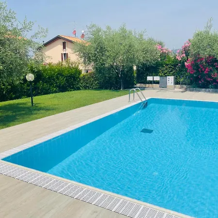 Luxury Adele Pool & Privat Whirlpool バルドリーノ